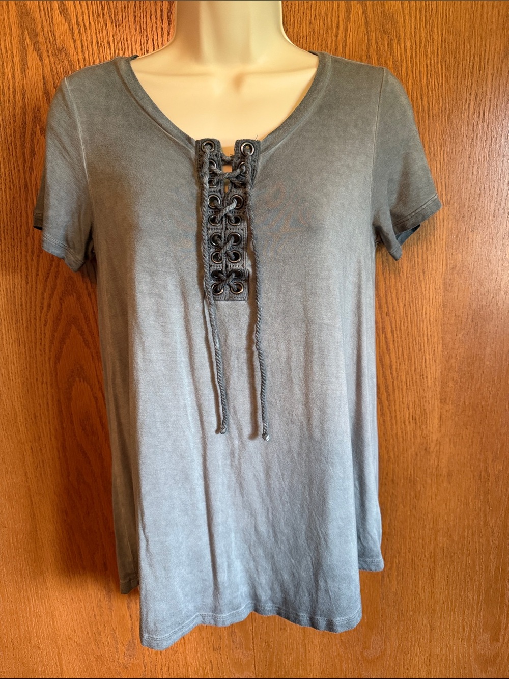 American Eagle Outfitters Gray Lace-Up Short Sleeve Tee